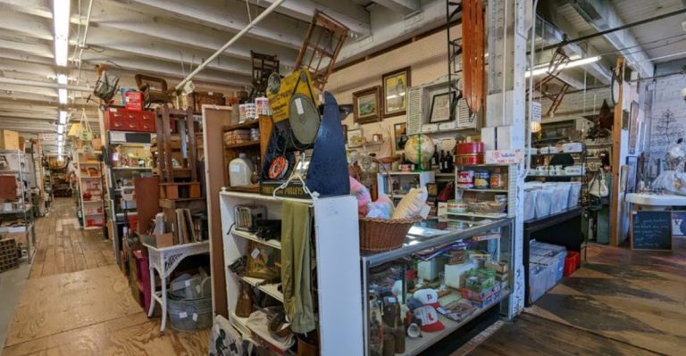 The Massive Flea Market In Arizona Is A Treasure Trove Of Priceless Antiques And Handmade Crafts