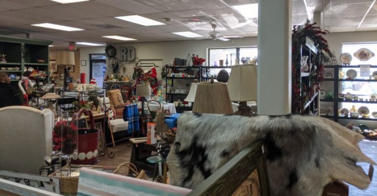 The Massive Thrift Store In Arizona That Treasure Hunters Say A Cartful Can Cost Less Than Twenty Dollars
