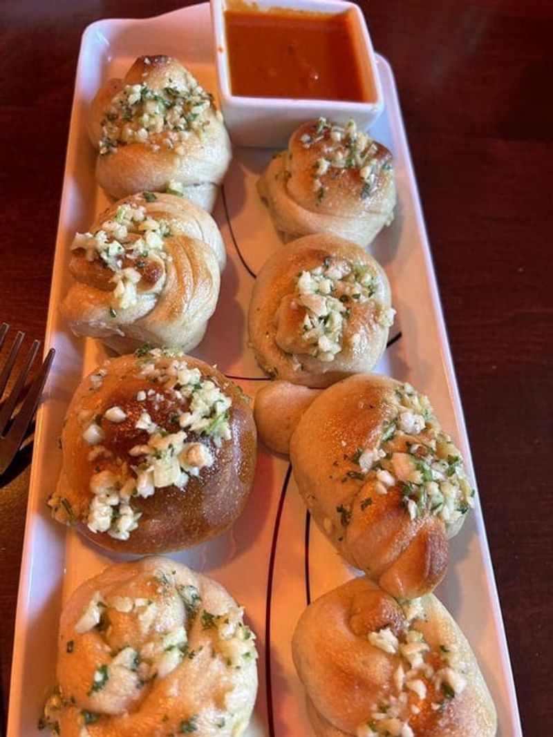 Garlic Knots That Redefine Buttery Perfection