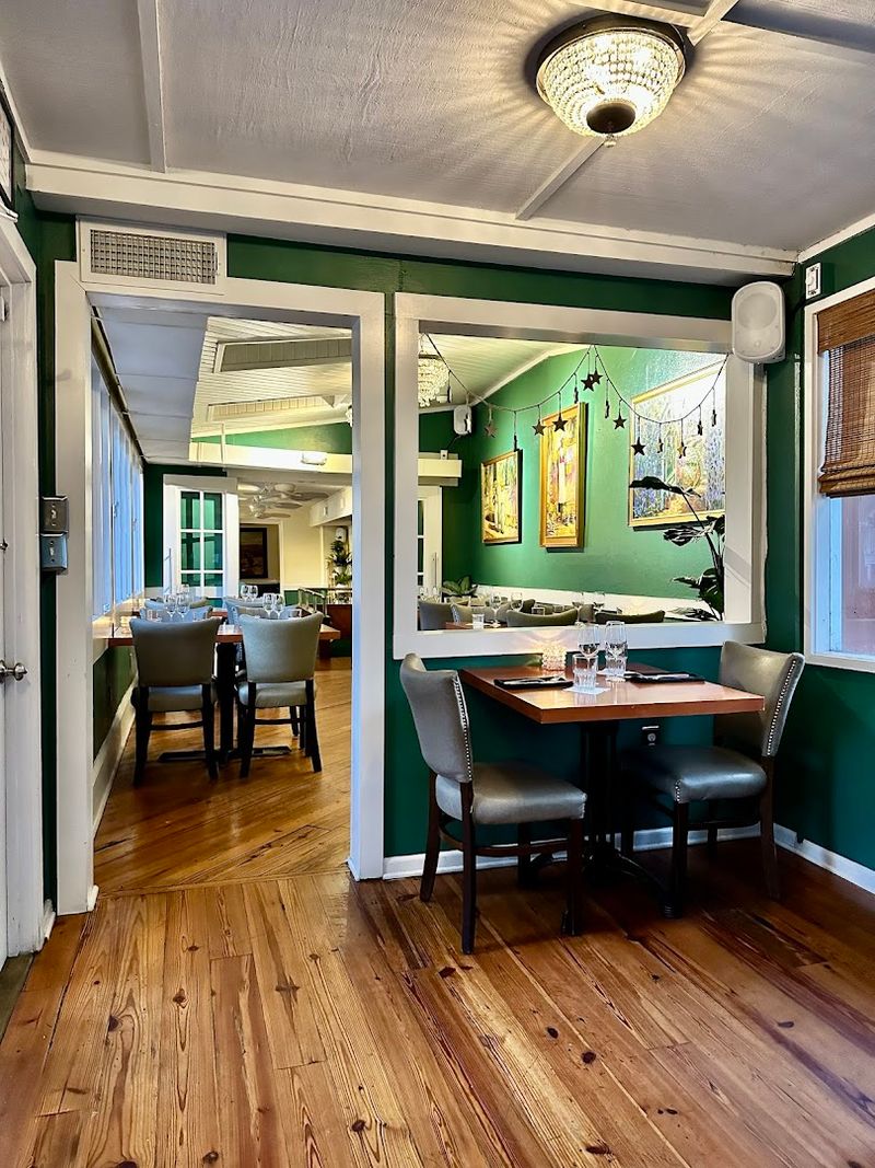 Service Style And Staff Interaction At 82 Queen