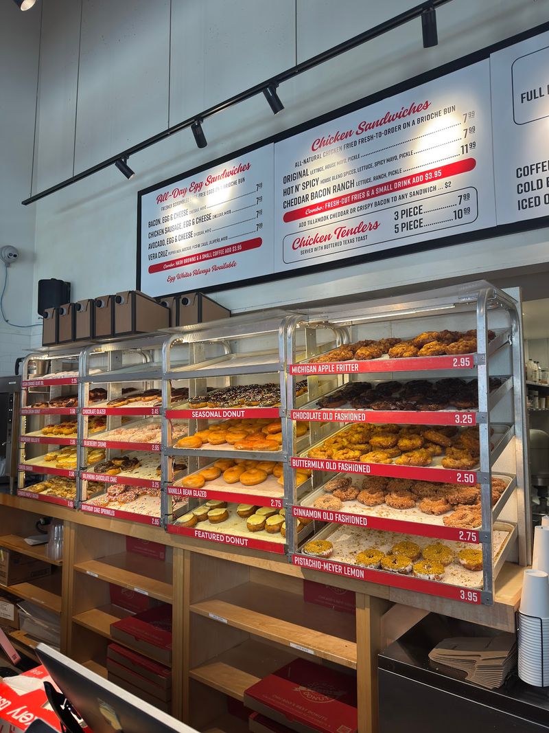 The Michigan Apple Fritter That Eats Like A Meal