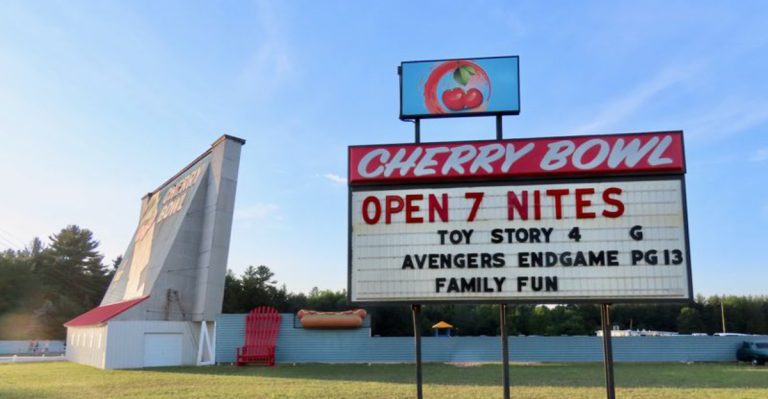 The Michigan Drive-In Theater That Keeps Classic Movie Nights Alive For A New Generation
