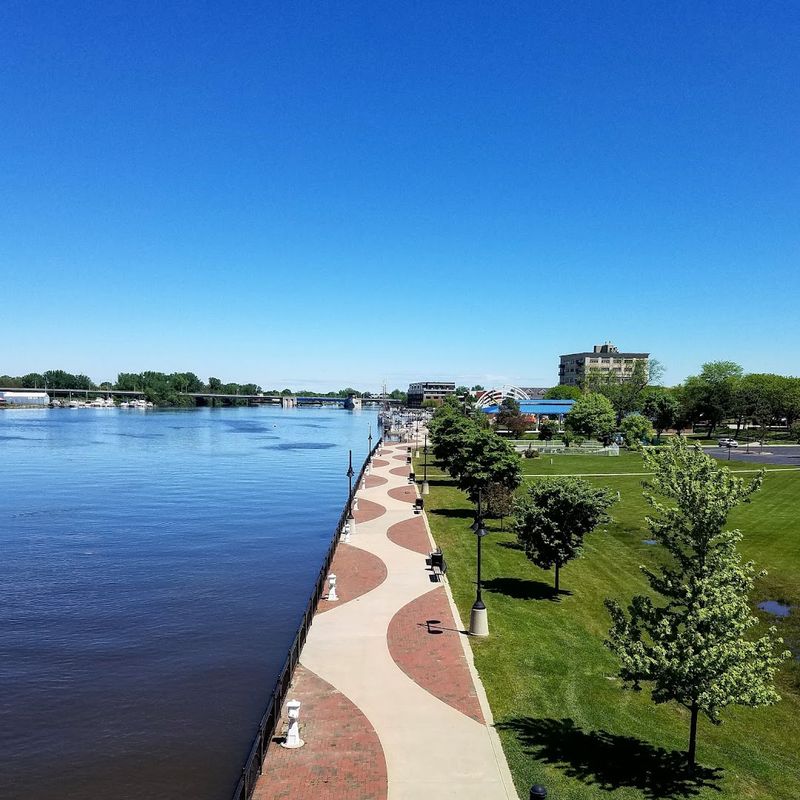 Waterfront Rhythm, Daily Pace