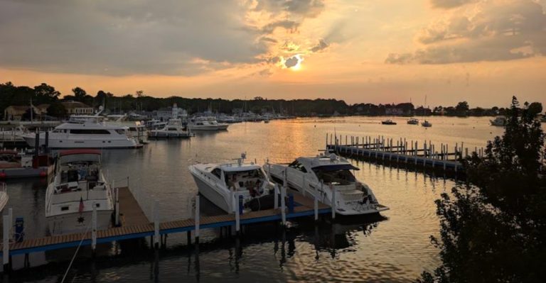 The Most Relaxed Lakeside Town In The Midwest Is Hiding Right Here In Ohio