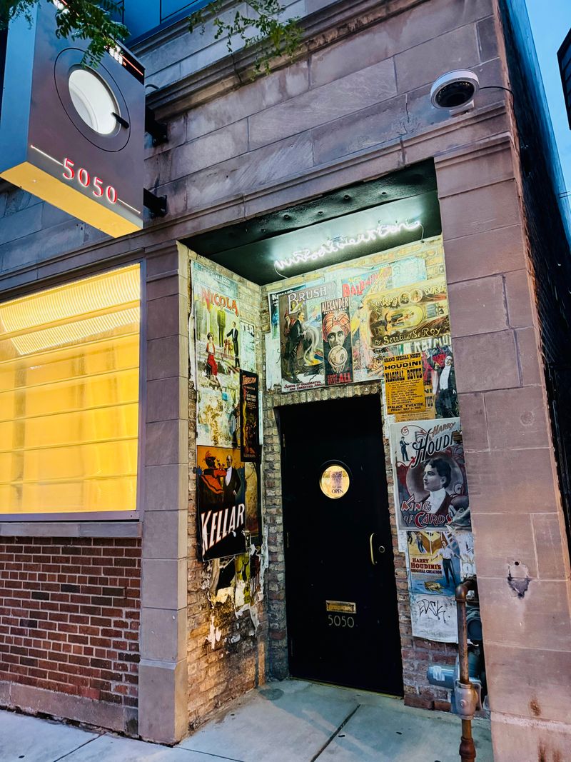 Chicago Magic Lounge – Chicago (5050 N Clark St)