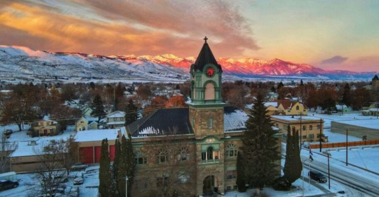 The Mountain Town In Oregon So Affordable, Retirees Say It’s A Dream Come True