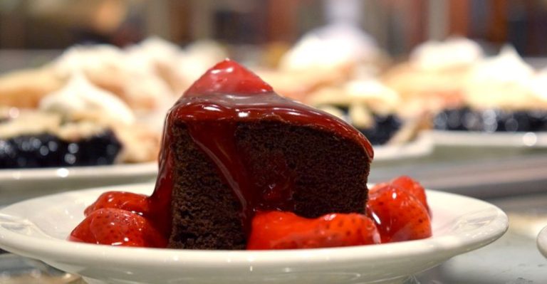 The Must-Try Iowa Buffet Where The Dessert Bar Is Everyone’s Favorite Stop