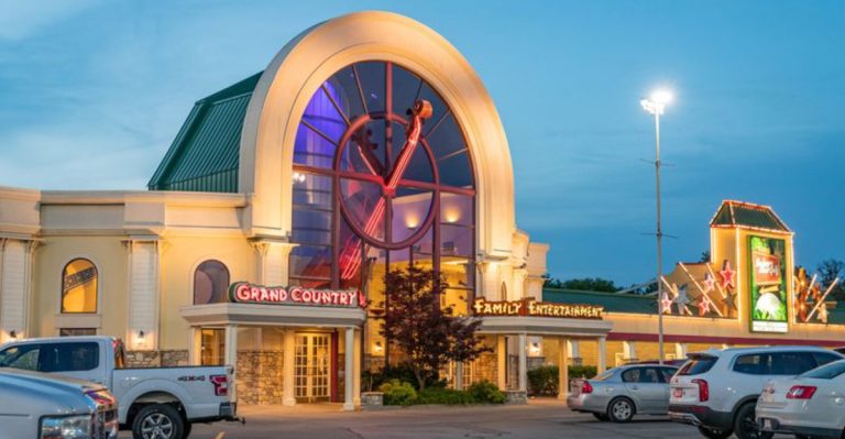 The Must-Try Missouri Buffet Where The Dessert Spread Outshines Everything Else