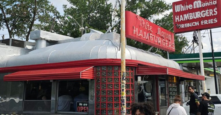 The New Jersey Burger Spot So Popular That Hours-Long Waits Are Normal