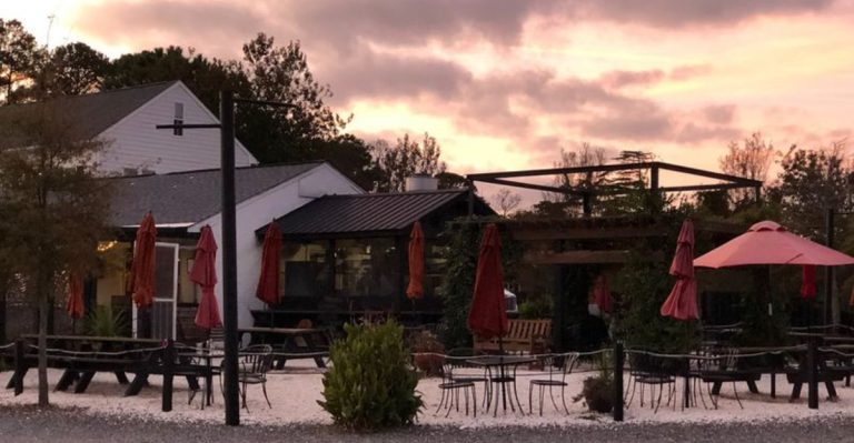 The No-Frills Virginia Oyster Shack Serving Seafood So Fresh, It’s Worth The Coastal Drive