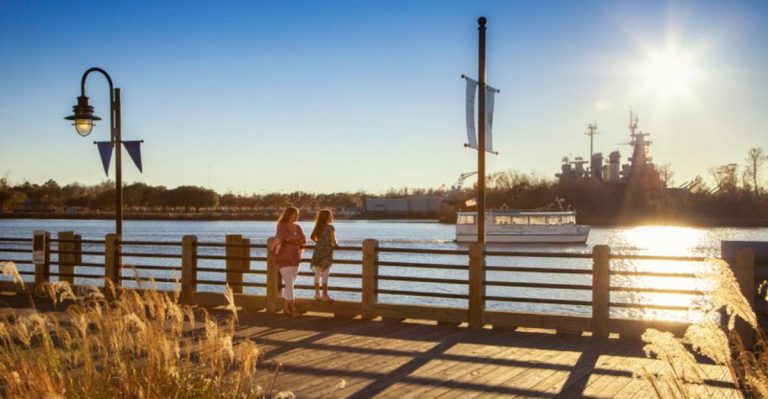 The North Carolina River Walk That Becomes A Golden Paradise Every Autumn