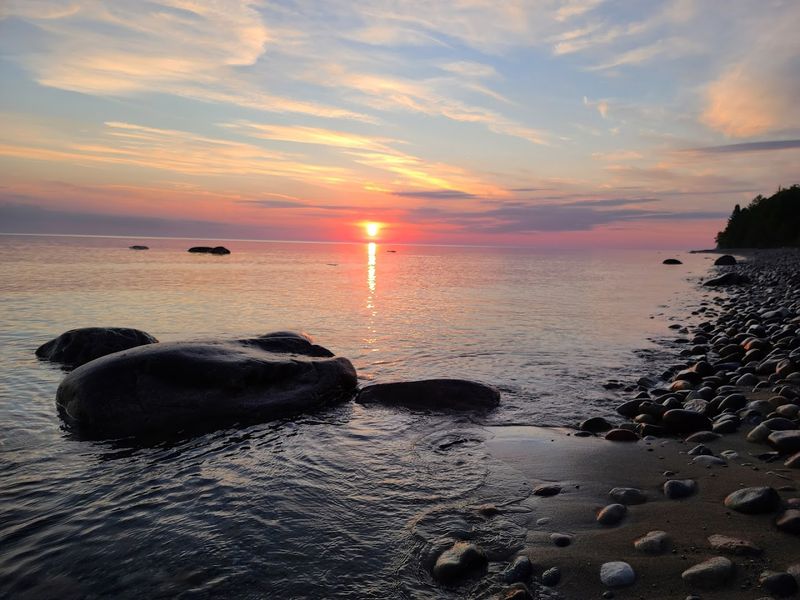 Rock Hunting Without The Elbowing Crowds