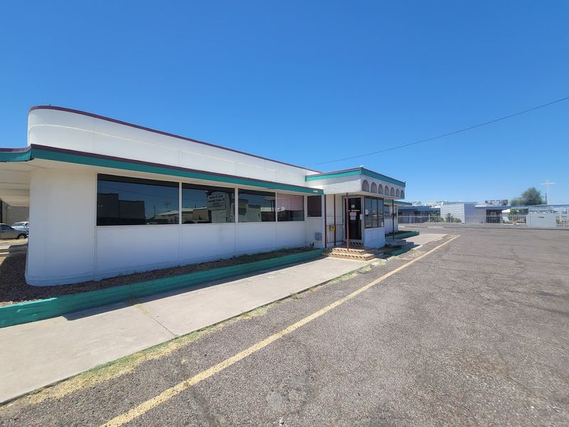 Why Mel's Diner Deserves A Spot On Your Must-Visit List