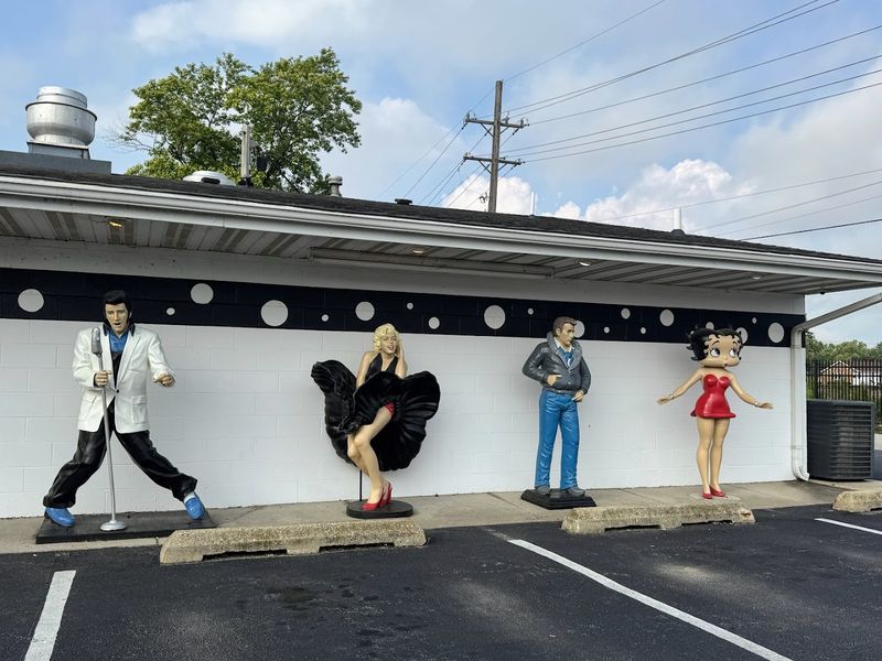 Life-Sized Celebrity Statues 