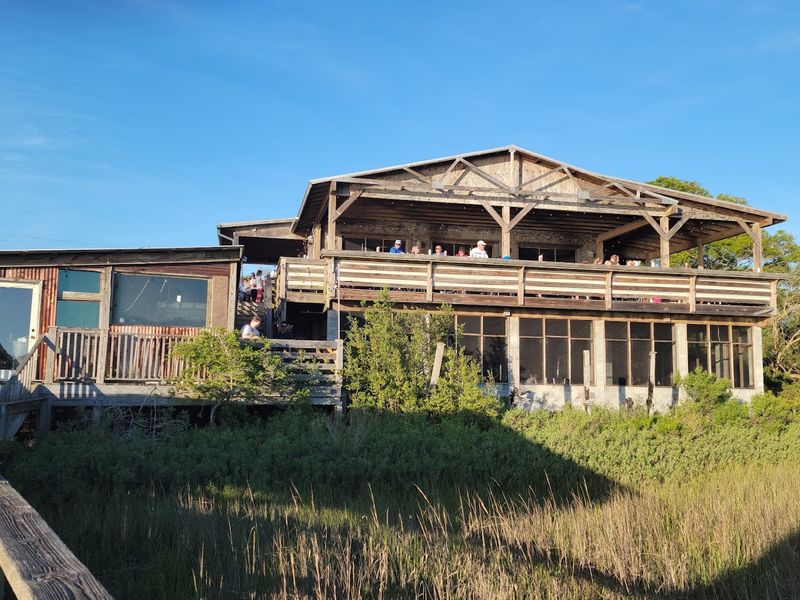 Bowen's Island Restaurant: Raw Authenticity