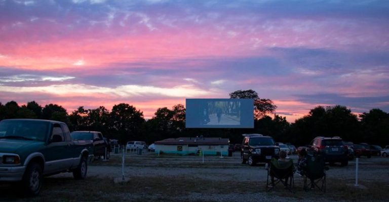 The Ohio Drive-In Theater That Locals Say Is The Closest Thing To Time Travel