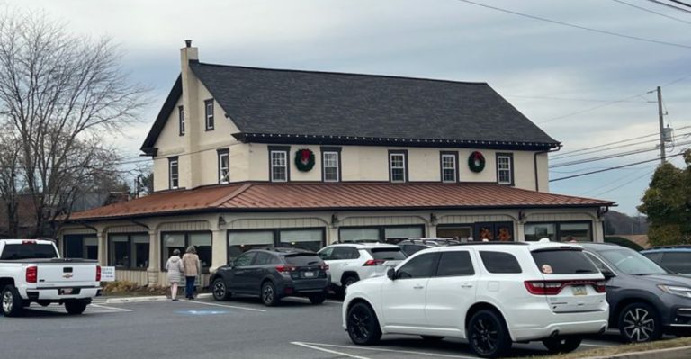The Old-Fashioned Pennsylvania Restaurant Where French Onion Soup Steals The Show