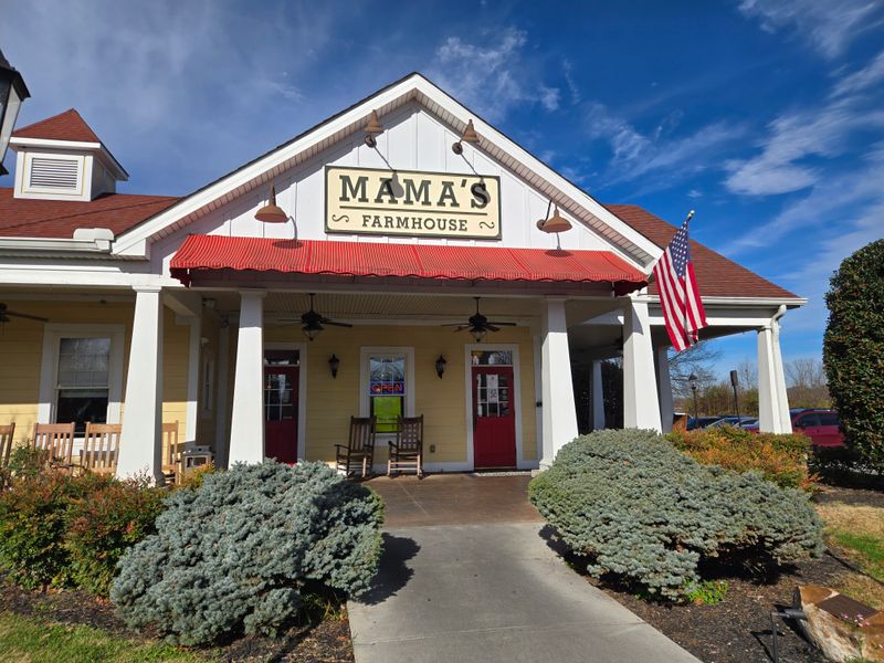 Mama's Farmhouse — Pigeon Forge