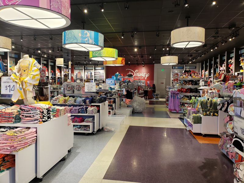 The Open-Air Outlet Mall That Puts Aurora On Every Gift List