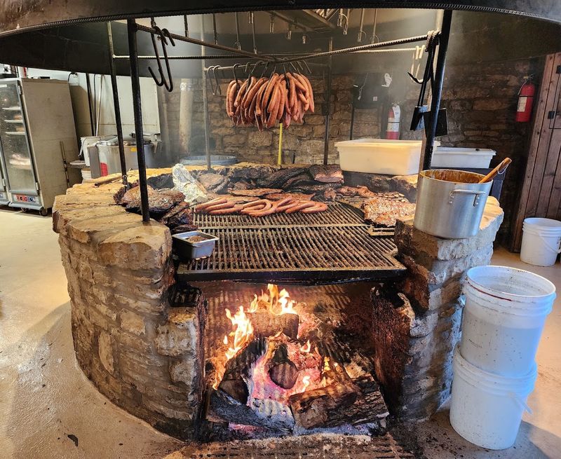 The Open Pit That Steals The Show Before You Even Sit Down