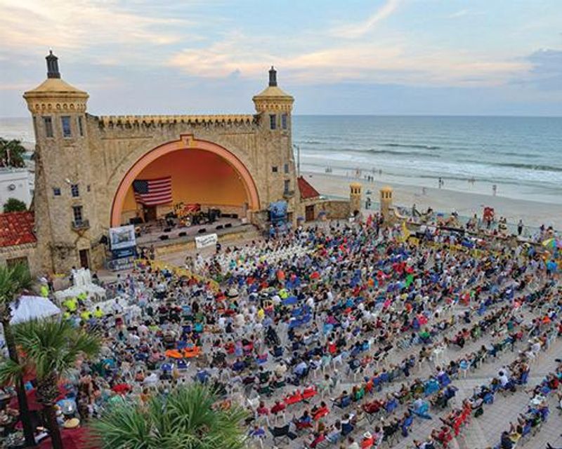 The Opening Night Drew 25,000 People The Opening Night Drew 25,000 People