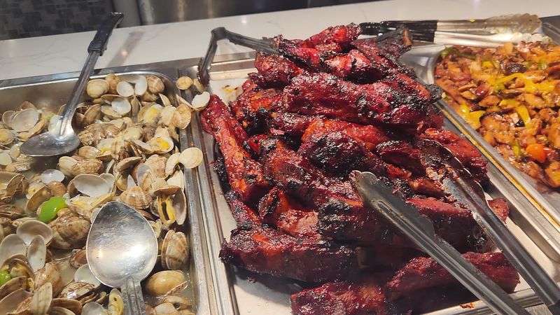 The Orange Chicken That Keeps Pulling People Back