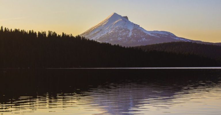 The Oregon Lakeside Retreat Locals Call Their Best-Kept Secret In The Mountains