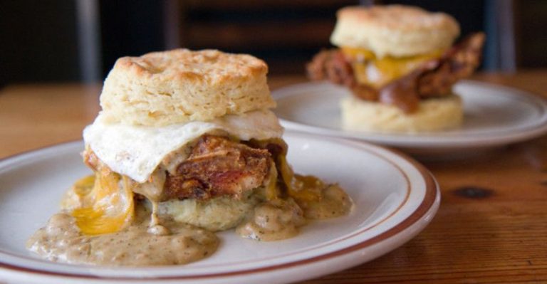 The Oregon Mom & Pop Restaurant That Locals Say Is Worth The Detour (And The Wait)