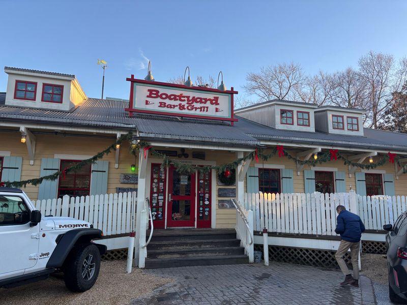 Boatyard Bar & Grill