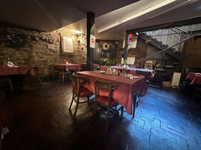 Stone Walls, Checked Tablecloths, And No Pretense