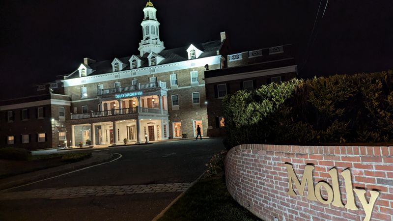 The Molly Pitcher Inn (Dining Room) — Red Bank