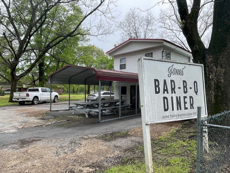 Jones Bar-B-Q Diner, Marianna