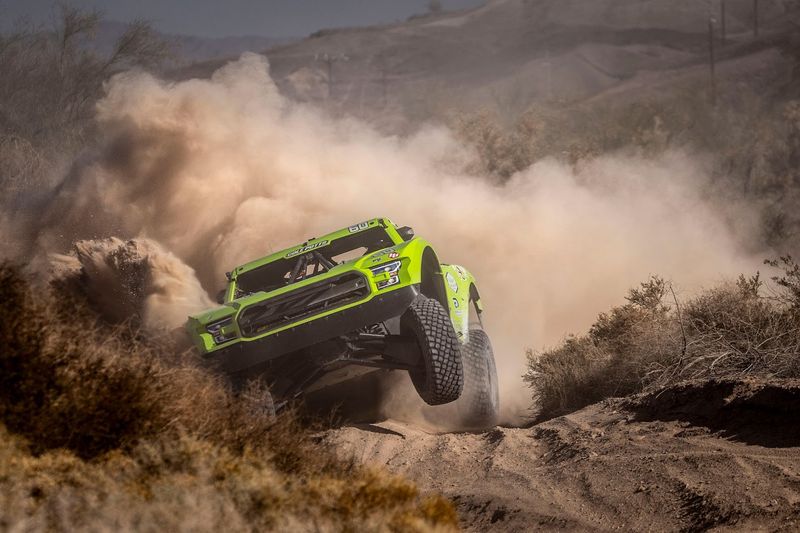 Parker 425 Desert Race's Off-Road Thunder