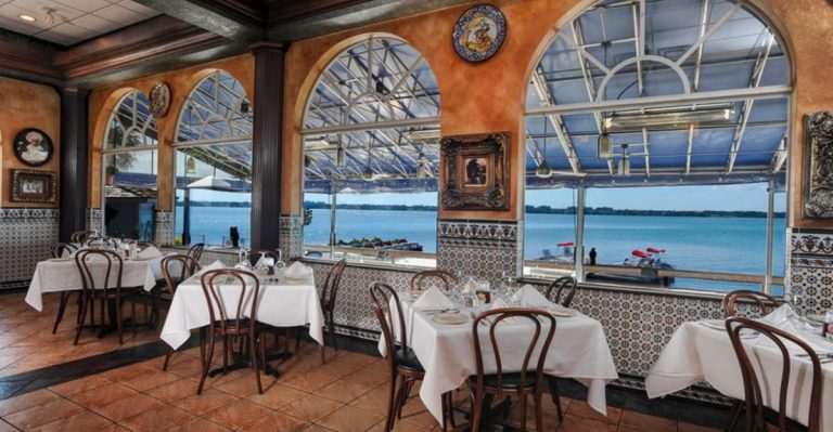 The Patio At This Modest Florida Restaurant Is So Good You’ll Think About It All Week