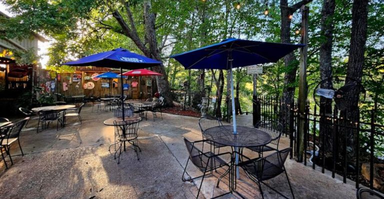 The Patio At This Unassuming Arkansas Restaurant Is So Magical At Sunset You’ll Think About It All Week