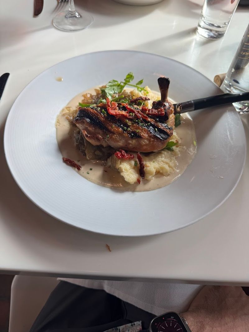 Signature Dishes Worth Planning Your Evening Around