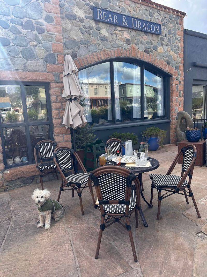 The Patio That Makes June Dining Feel Like A True Treat The Patio That Makes June Dining Feel Like A True Treat