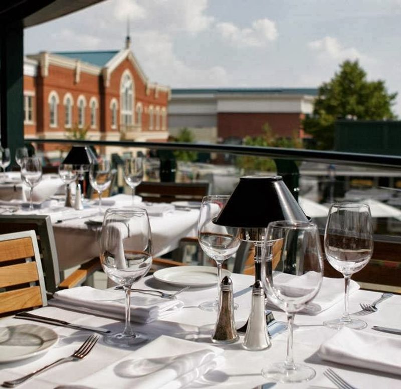 Mitchell's Ocean Club, Columbus