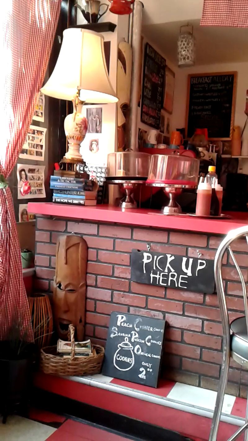 Who Eats Here And Why They Stay