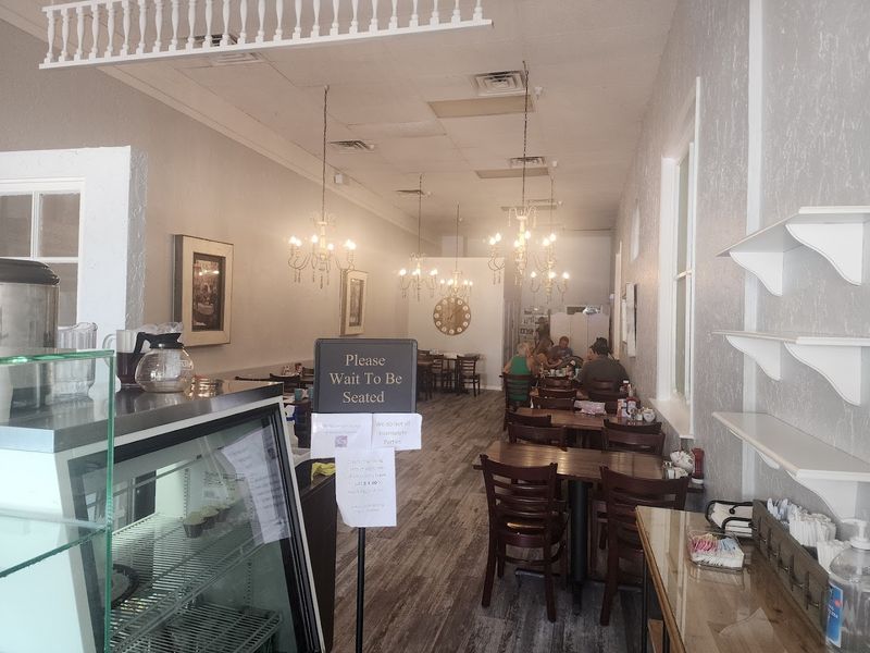 The Upper Crust Cafe & Bakery