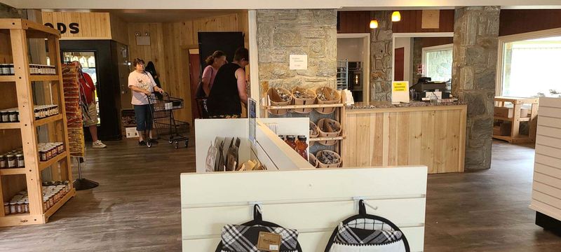 They Accept Both Cash And Credit Cards