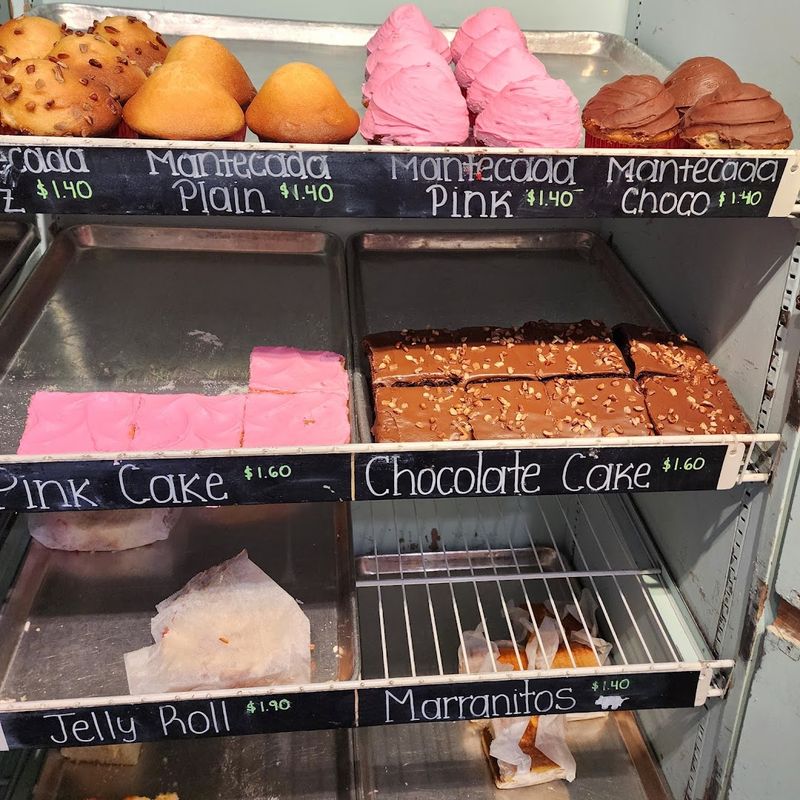 The Pink Cake And The 2 Sueet Dessert Truck