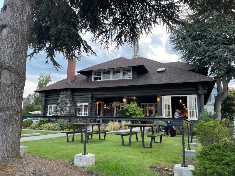 Il Nido, 2717 61st Avenue SW, Seattle, Washington 98116