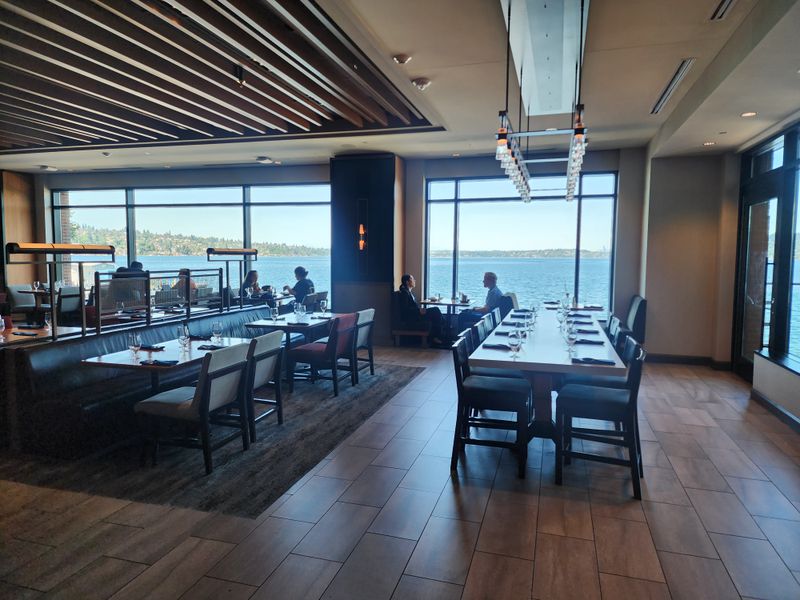 Water's Table – Renton