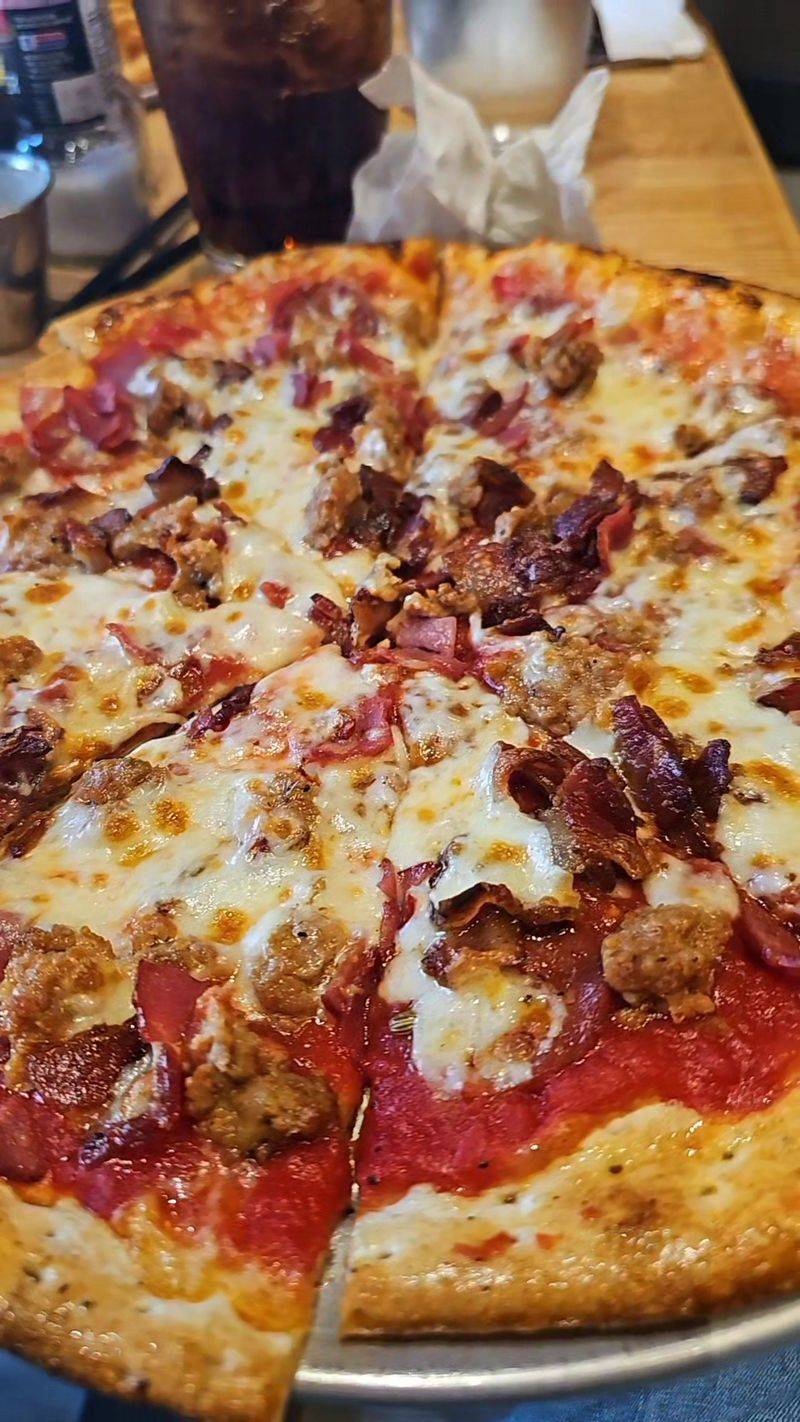 Elliot's Wood Fired Kitchen & Tap – New Albany