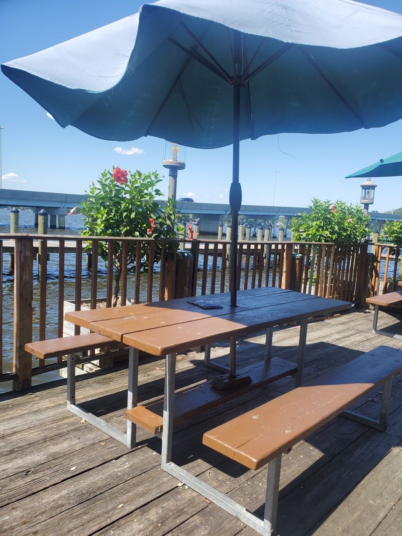 Mike’s Restaurant & Crabhouse