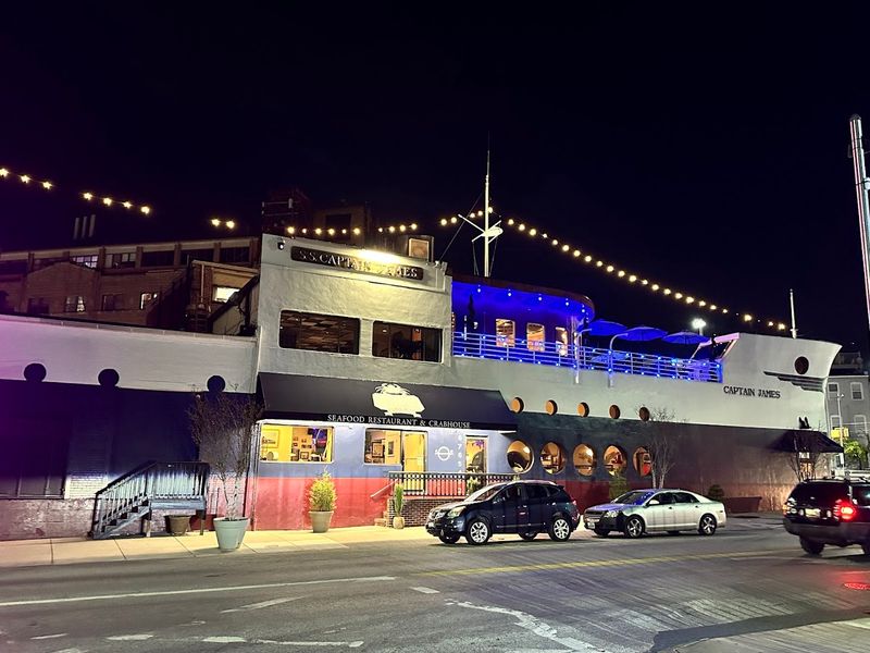 Captain James Landing Crab House