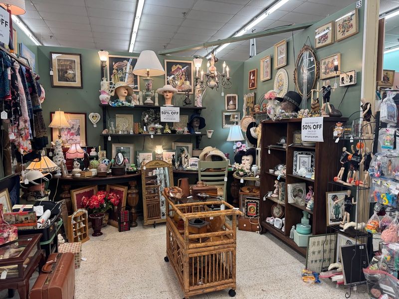 No Carts, But Plenty of Help to Carry Your Finds