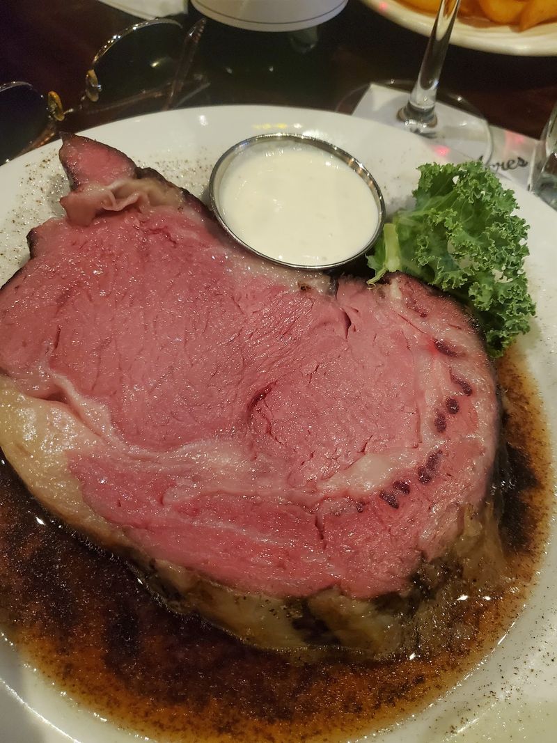 The Prime Rib That Keeps People Coming Back