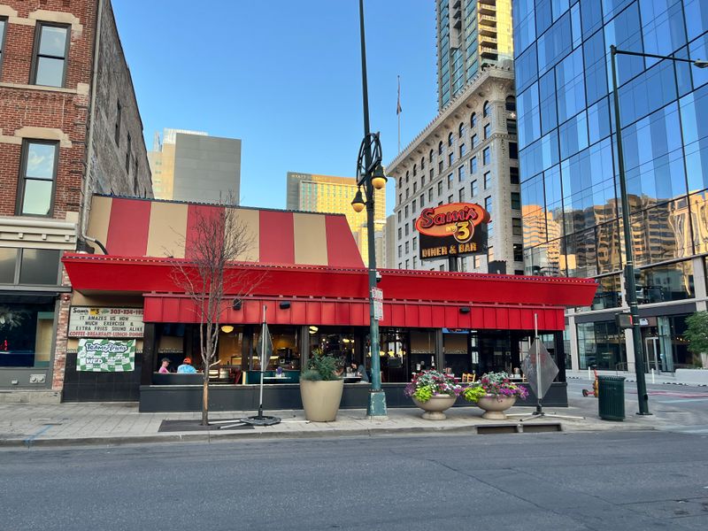 Curtis Street, Cue The Appetite